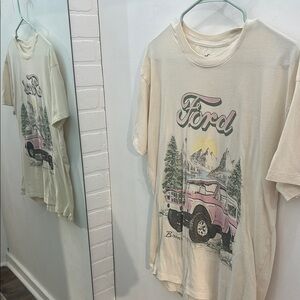 Hollister Cream Graphic Tee